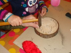 Vater und Kind kreativ, das Vertrauen in unsere Kinder ist groß